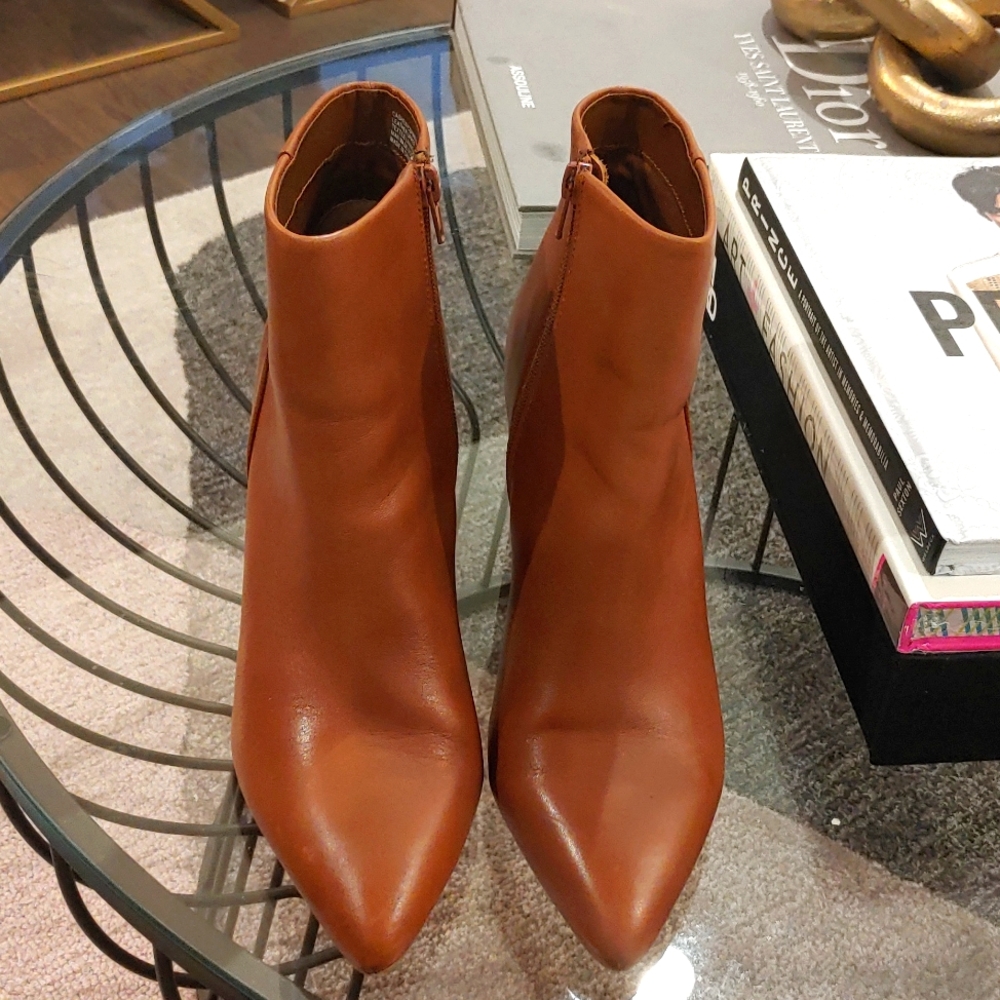 Cognac Color Lea Leather Booties